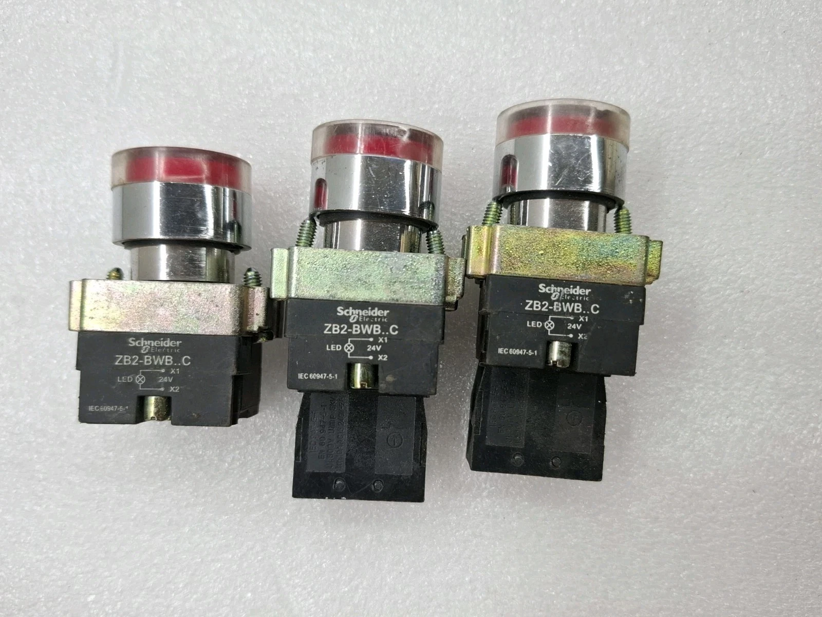 Lot Of 3 Pcs Schneider ZB2-BWB..C Flush Button Red ZB2-BE102C